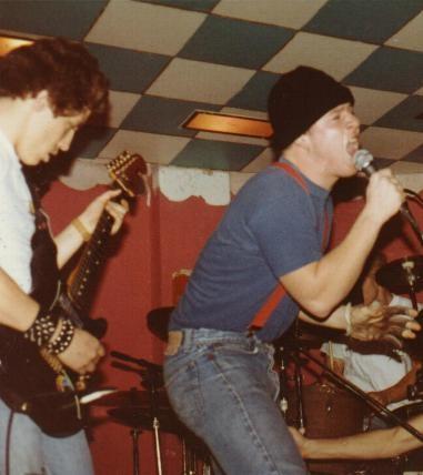 Battson, na guitarra, e Muir no início dos anos 80